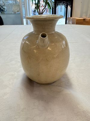 A Chinese cream-glazed ewer with a barrel-shaped body, Hebei/Henan provinces, Tang/Five Dynasties — photo 4
