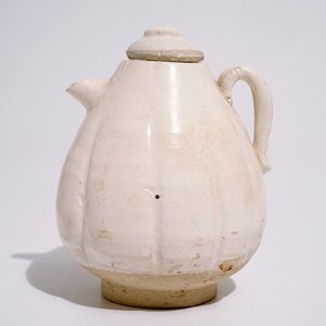A Chinese cream-glazed melon-shaped ewer and cover, Song — photo 1