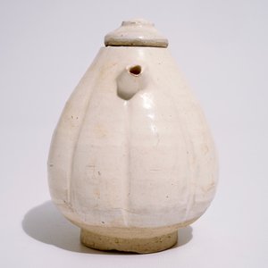 A Chinese cream-glazed melon-shaped ewer and cover, Song — photo 2