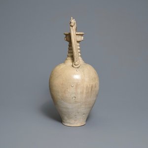 A Chinese cream-glazed stoneware amphora with dragon handles, Sui/Tang — photo 2
