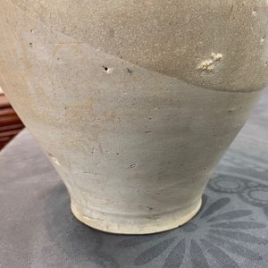 A Chinese cream-glazed stoneware amphora with dragon handles, Sui/Tang — photo 33
