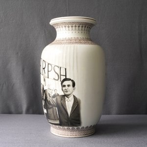 A Chinese Cultural Revolution vase depicting communism in Albania, 20th C. — 照片 10