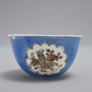 A Chinese cup and saucer with roosters in grisaille on a blue ground, Yongzheng — photo 4