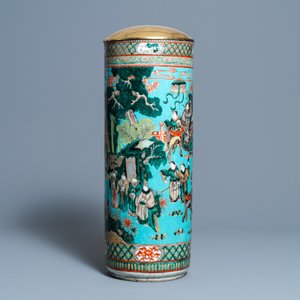 A Chinese cylindrical famille verte turquoise-ground vase, 19th C. — 照片 3