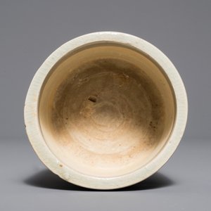 A Chinese cylindrical qingbai tripod incense burner, Song or Yuan — 照片 7