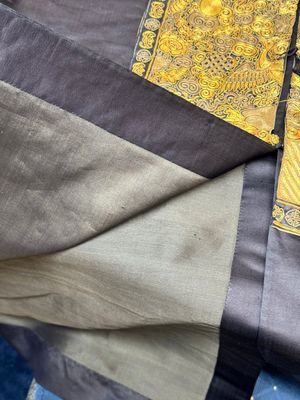 A Chinese dark blue silk overcoat with gold thread embroidered 'rank badges' with wild geese, 19th C. — 照片 5