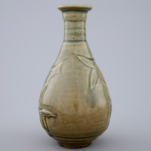 A Chinese dark celadon glazed vase with fish, 19/20th C. — 照片 2