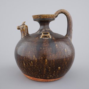 A Chinese dark-glazed chicken head ewer, possibly Han or Jin Dynasty, 3rd-5th C. — photo 2