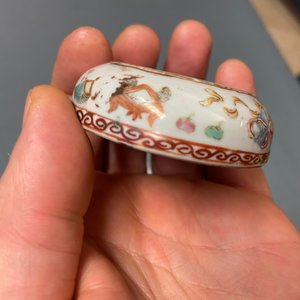 A Chinese Dayazhai yellow-ground bowl and two seal paste boxes, 19th C. — 照片 32