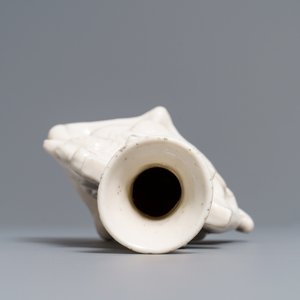 A Chinese Dehua blanc de Chine archaic-style vase, Kangxi — 照片 7