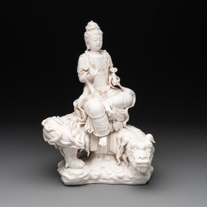 A Chinese Dehua blanc de Chine Bodhisattva seated on a Buddhist lion, 20th C. — photo 2