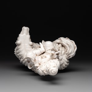 A Chinese Dehua blanc de Chine Bodhisattva seated on a Buddhist lion, 20th C. — photo 6