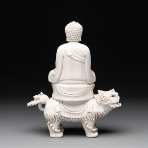 A Chinese Dehua blanc de Chine Buddha seated on a lion, 20th C. — photo 4