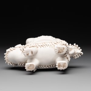 A Chinese Dehua blanc de Chine Buddha seated on a lion, 20th C. — photo 7