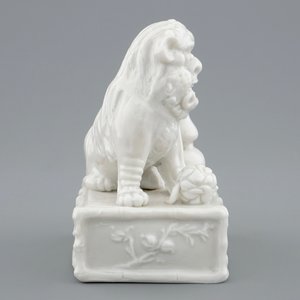 A Chinese Dehua blanc de Chine buddhist lion joss stick holder, 18/19th C. — photo 3