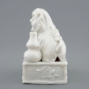 A Chinese Dehua blanc de Chine buddhist lion joss stick holder, 18/19th C. — photo 5