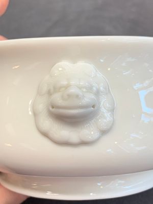 A Chinese Dehua blanc de Chine censer, Xuande mark, 18th C. — photo 7