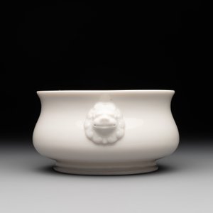 A Chinese Dehua blanc de Chine censer, Xuande mark, 18th C. — photo 2