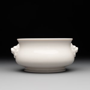 A Chinese Dehua blanc de Chine censer, Xuande mark, 18th C. — photo 3