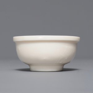 A Chinese Dehua blanc de Chine cup with applied design, Kangxi — 照片 5