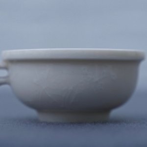 A Chinese Dehua blanc de Chine cup with applied design, Kangxi — 照片 9