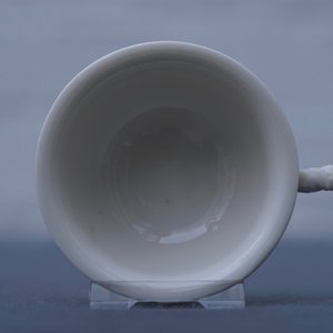 A Chinese Dehua blanc de Chine cup with applied design, Kangxi — 照片 10