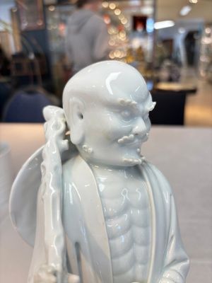 A Chinese Dehua blanc de Chine Damo, Dehua and He Chaozong 何朝宗 marks, 19th C. — foto 6