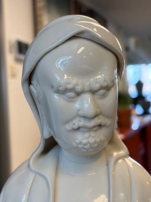 A Chinese Dehua Blanc de Chine 'Damo' group, 20th C. — photo 2