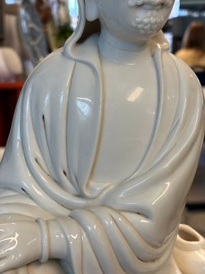 A Chinese Dehua Blanc de Chine 'Damo' group, 20th C. — photo 3