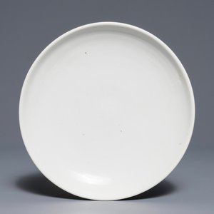A Chinese Dehua blanc de Chine dish, Ming — photo 1