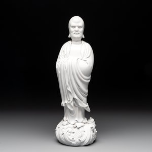 A Chinese Dehua blanc de Chine figure of Dharma, He Chaozong 何朝宗 and Dehua 德化 mark, Republic — photo 2