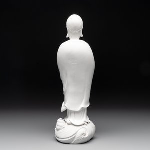 A Chinese Dehua blanc de Chine figure of Dharma, He Chaozong 何朝宗 and Dehua 德化 mark, Republic — photo 4