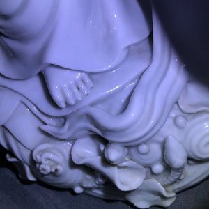 A Chinese Dehua blanc de Chine figure of Guanyin, 19th C. — 照片 24