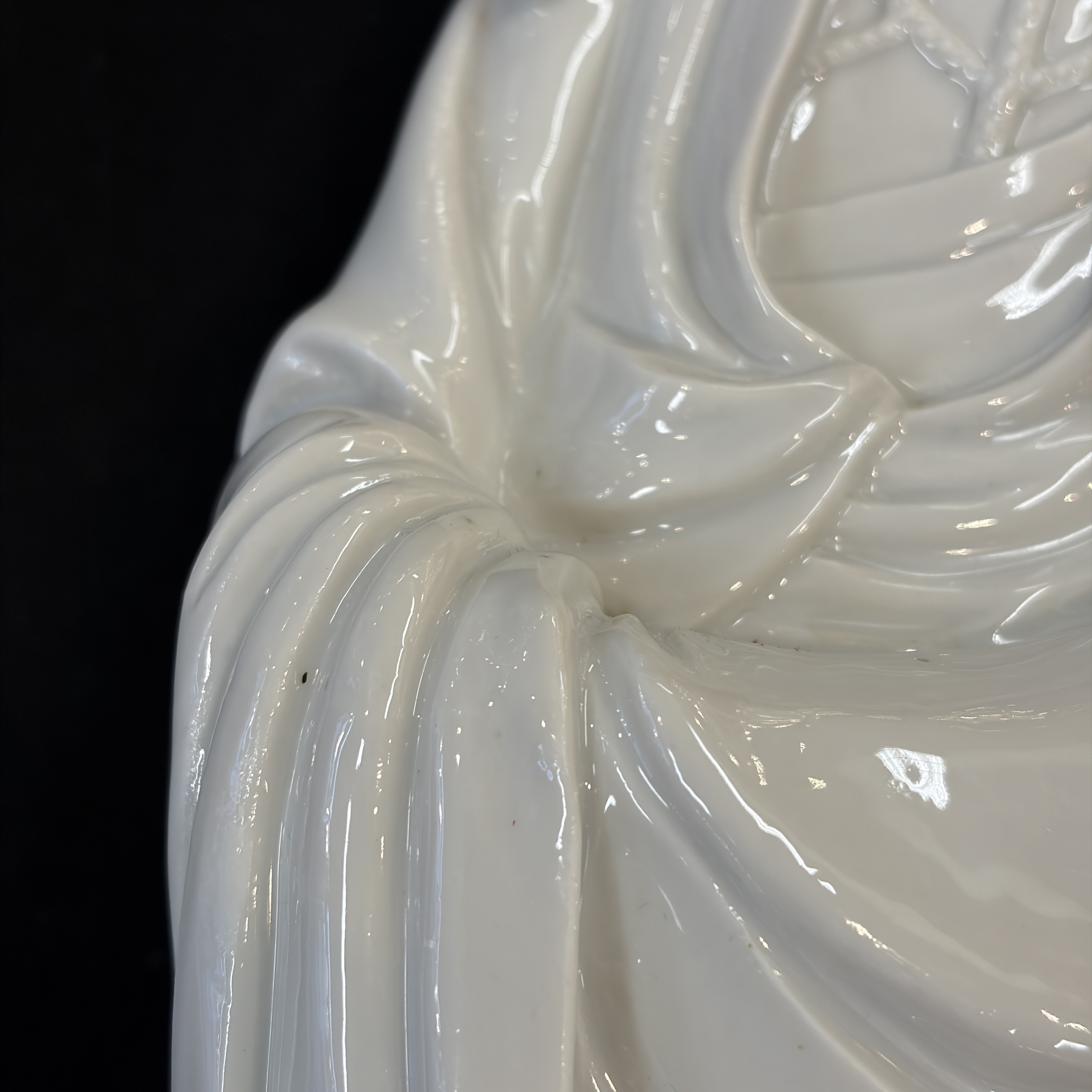  A Chinese Dehua blanc de Chine figure of Guanyin — foto 4