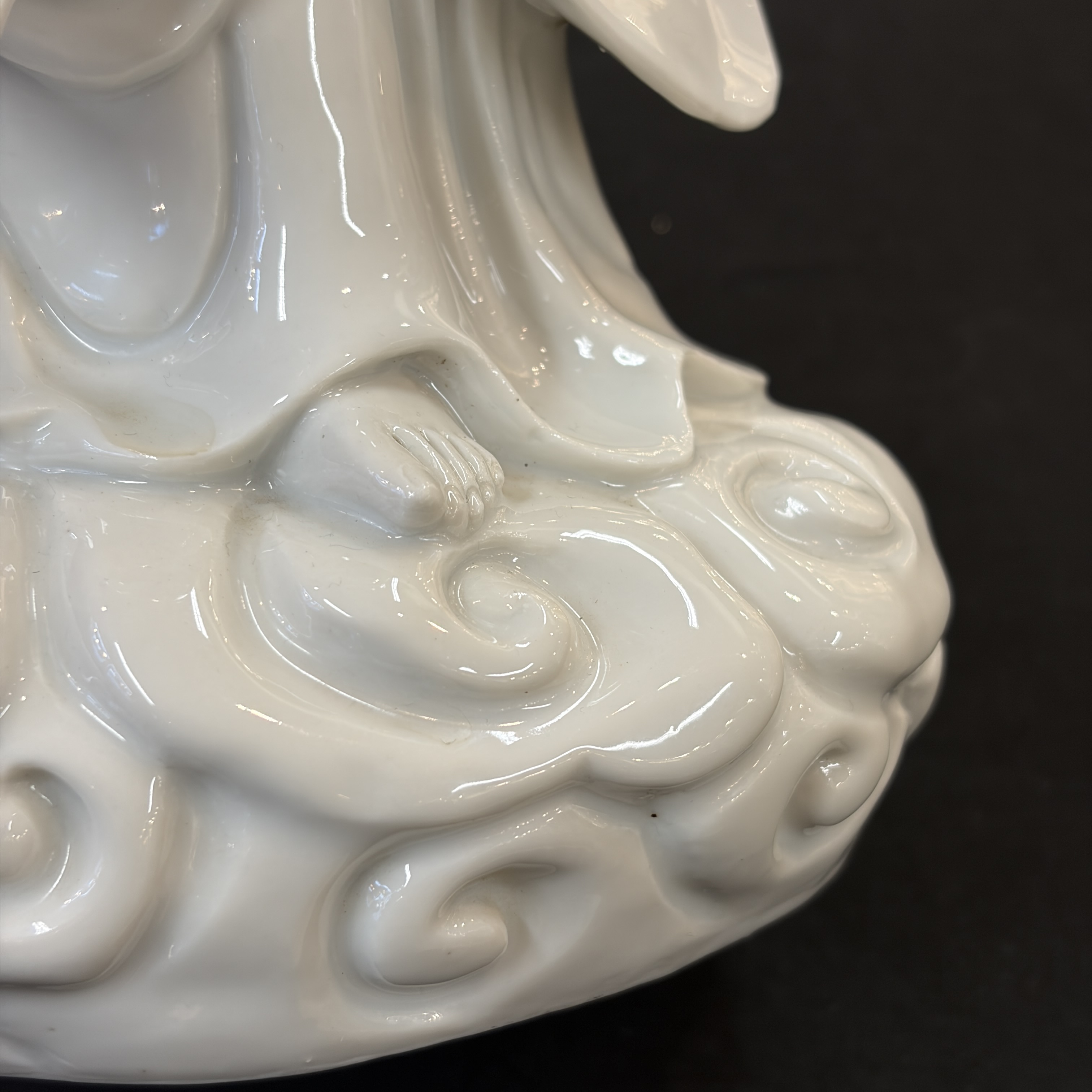  A Chinese Dehua blanc de Chine figure of Guanyin — foto 10