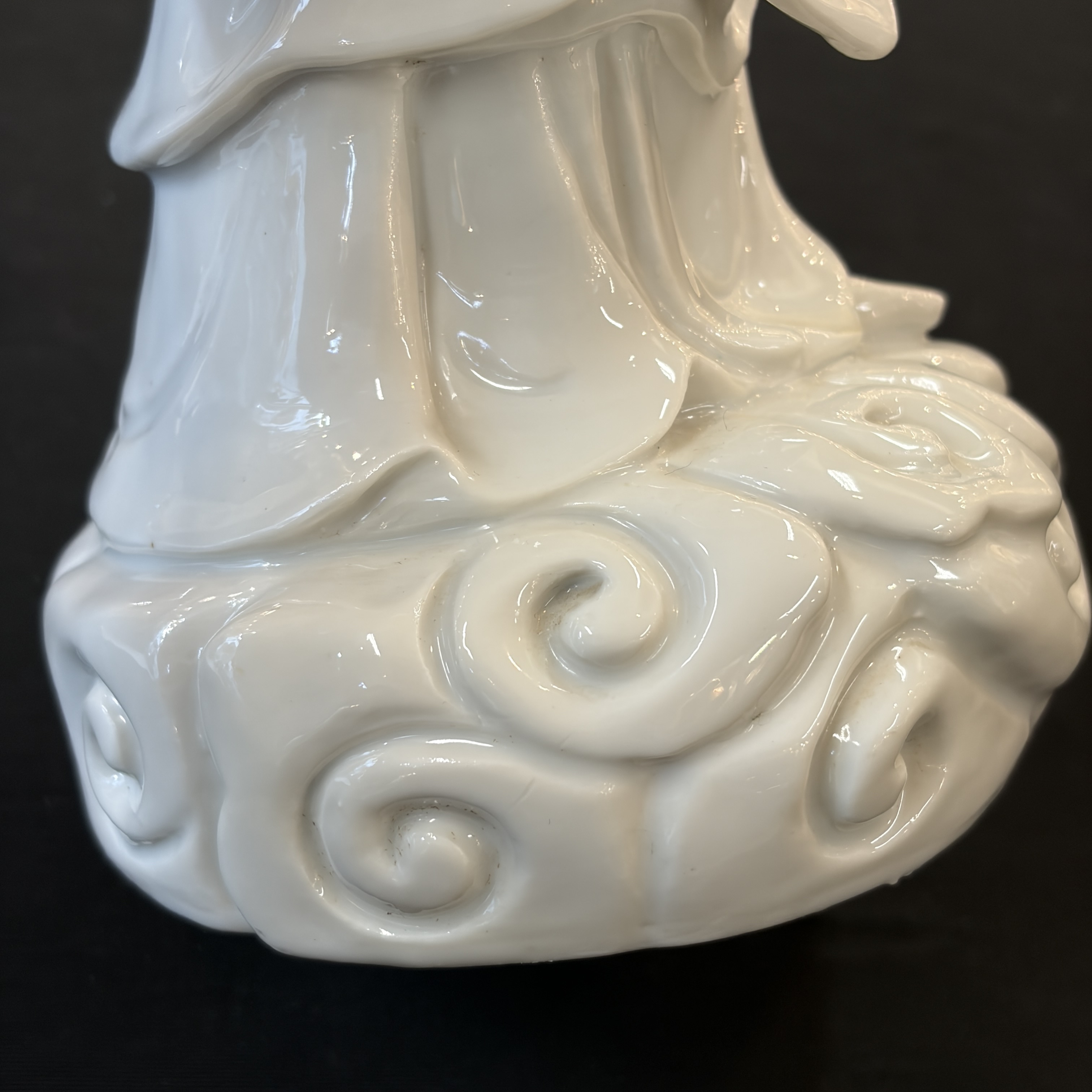  A Chinese Dehua blanc de Chine figure of Guanyin — foto 14