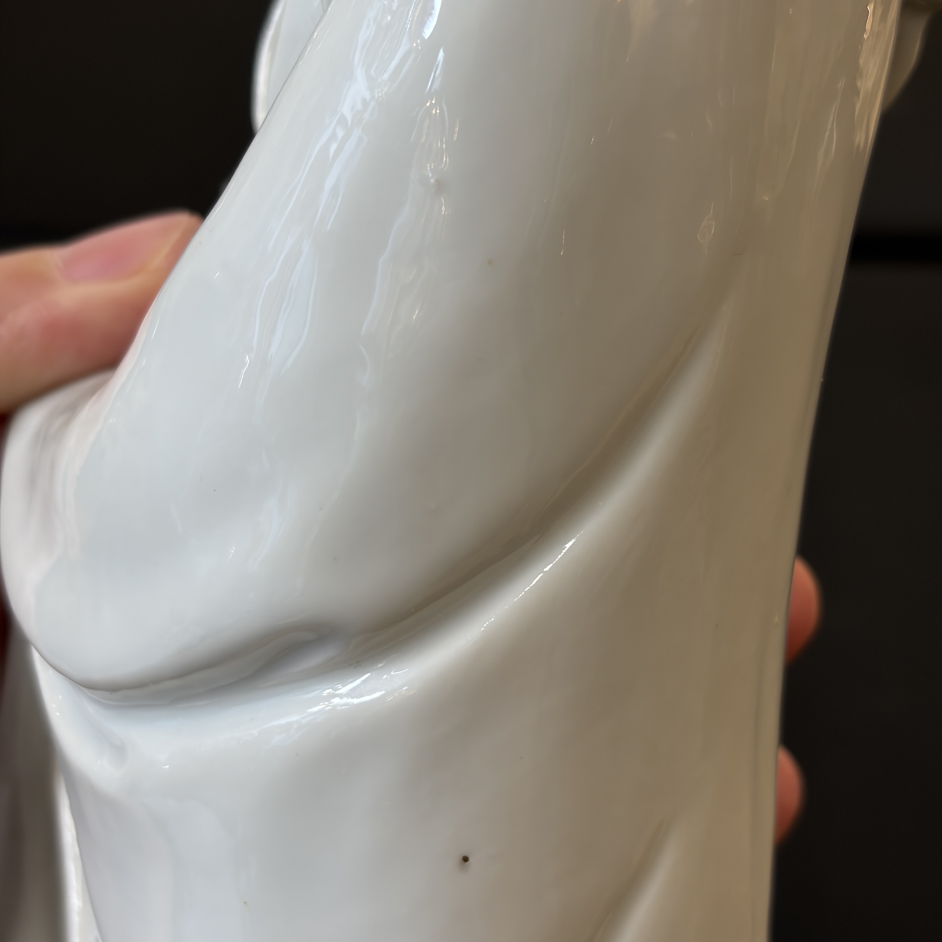  A Chinese Dehua blanc de Chine figure of Guanyin — foto 17