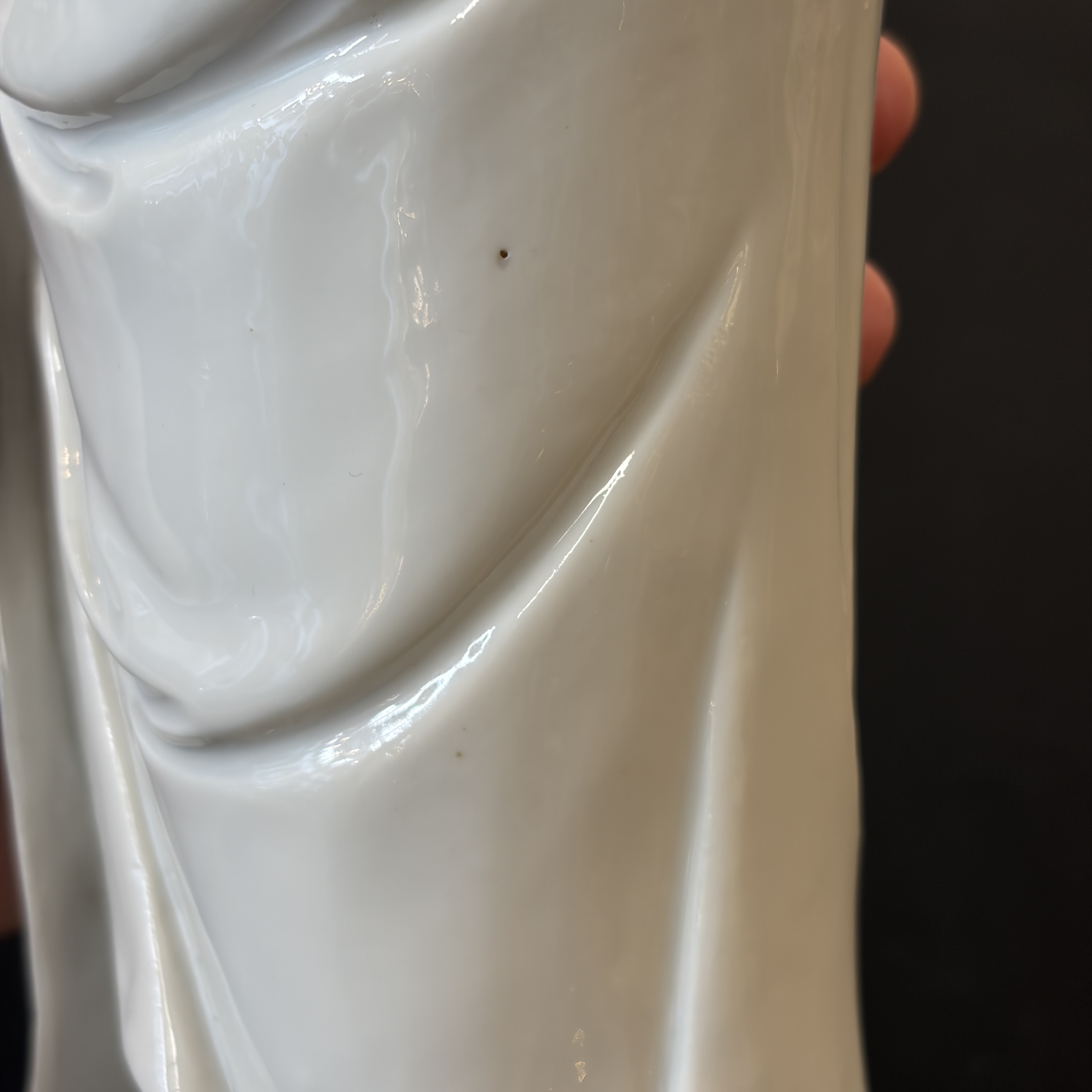  A Chinese Dehua blanc de Chine figure of Guanyin — foto 18