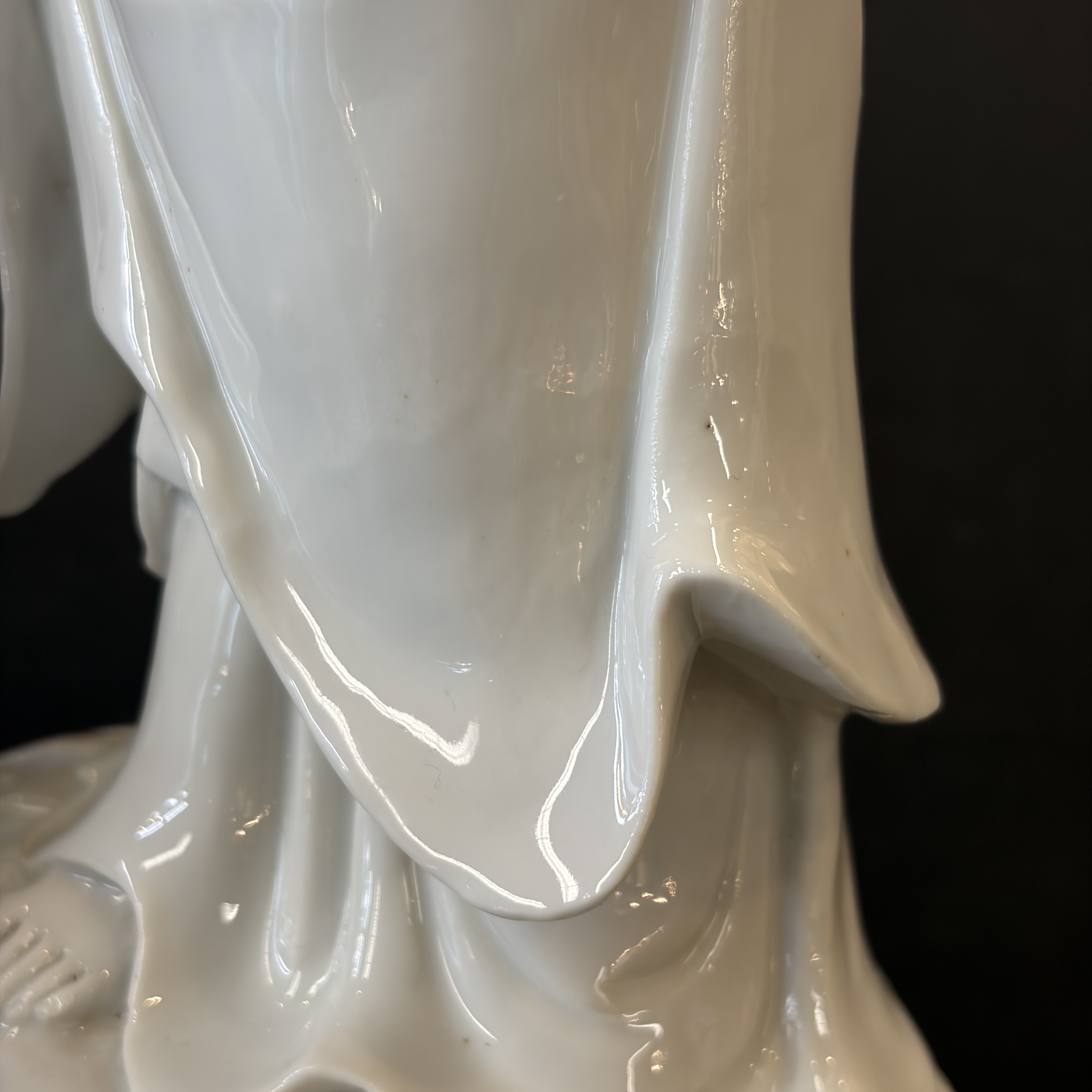  A Chinese Dehua blanc de Chine figure of Guanyin — foto 19