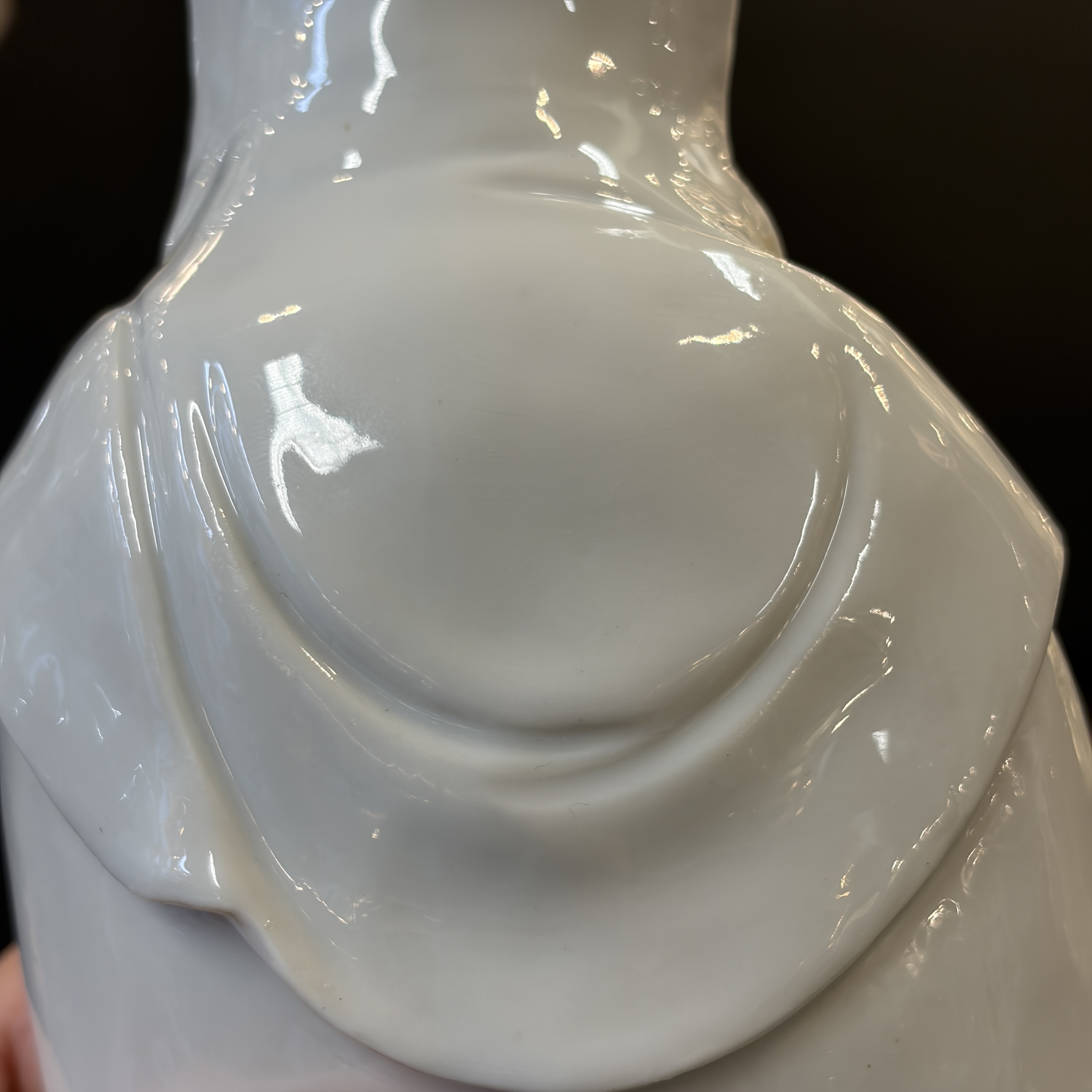  A Chinese Dehua blanc de Chine figure of Guanyin — foto 22