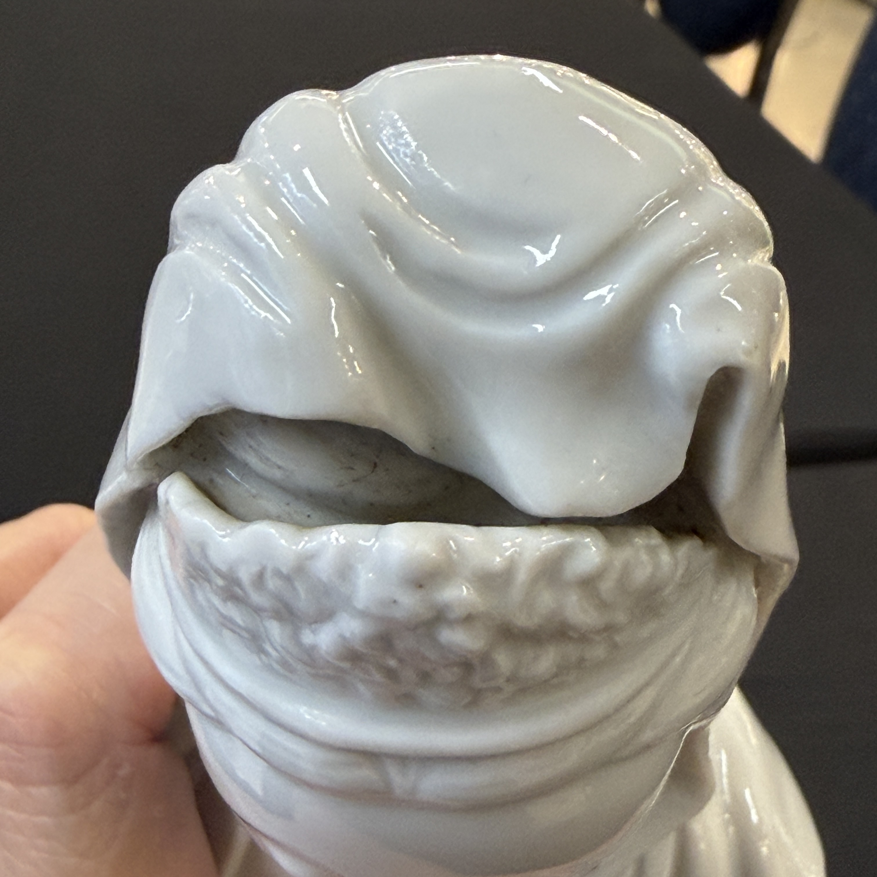  A Chinese Dehua blanc de Chine figure of Guanyin — foto 25