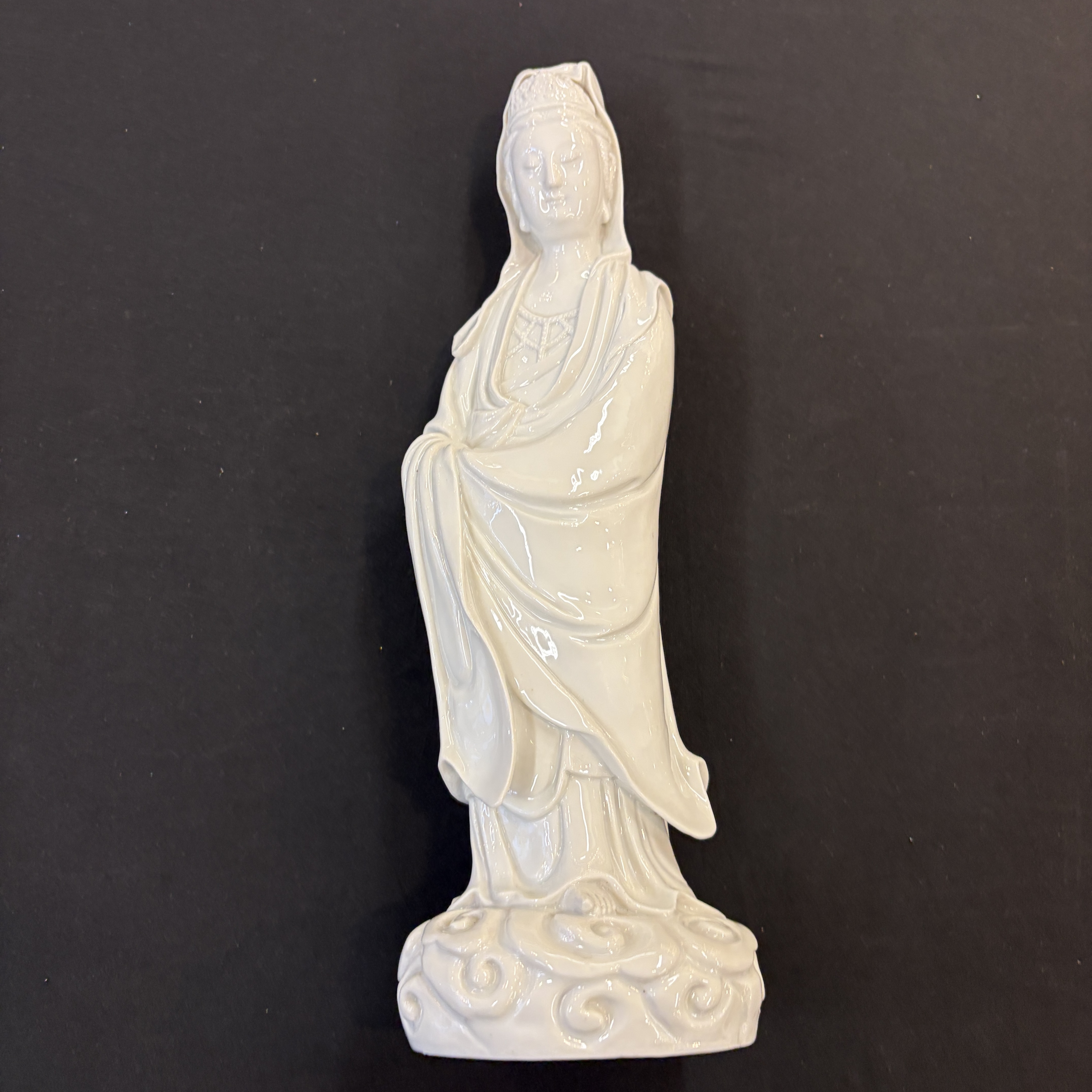  A Chinese Dehua blanc de Chine figure of Guanyin — foto 1