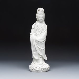  A Chinese Dehua blanc de Chine figure of Guanyin — foto 2