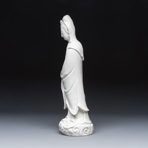  A Chinese Dehua blanc de Chine figure of Guanyin — foto 3