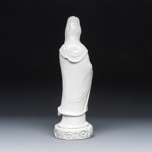  A Chinese Dehua blanc de Chine figure of Guanyin — foto 4
