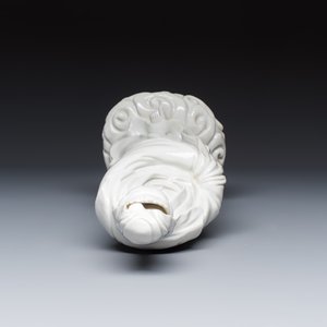  A Chinese Dehua blanc de Chine figure of Guanyin — foto 6