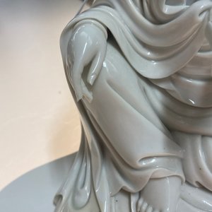 A Chinese Dehua blanc de Chine figure of Guanyin, Boji Yuren mark, 18/19th C. — 照片 18