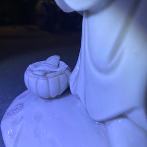 A Chinese Dehua blanc de Chine figure of Guanyin, Kangxi/Qianlong — photo 19
