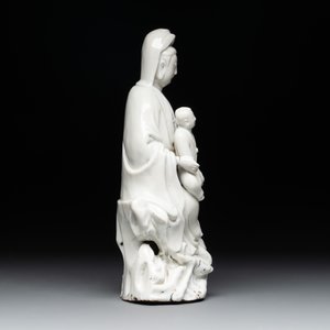 A Chinese Dehua blanc de Chine figure of Guanyin with a boy, Kangxi/Qianlong — photo 2