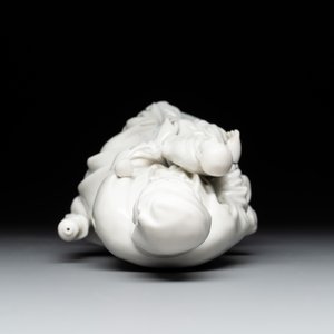 A Chinese Dehua blanc de Chine figure of Guanyin with a boy, Kangxi/Qianlong — photo 5